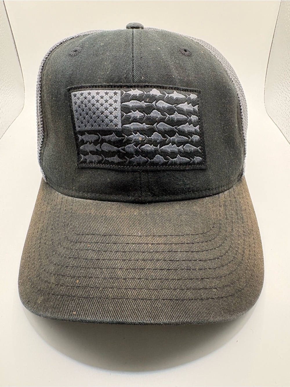 Columbia PFG Flexfit Fishing Fish American Flag Patch Trucker Hat Gray Black